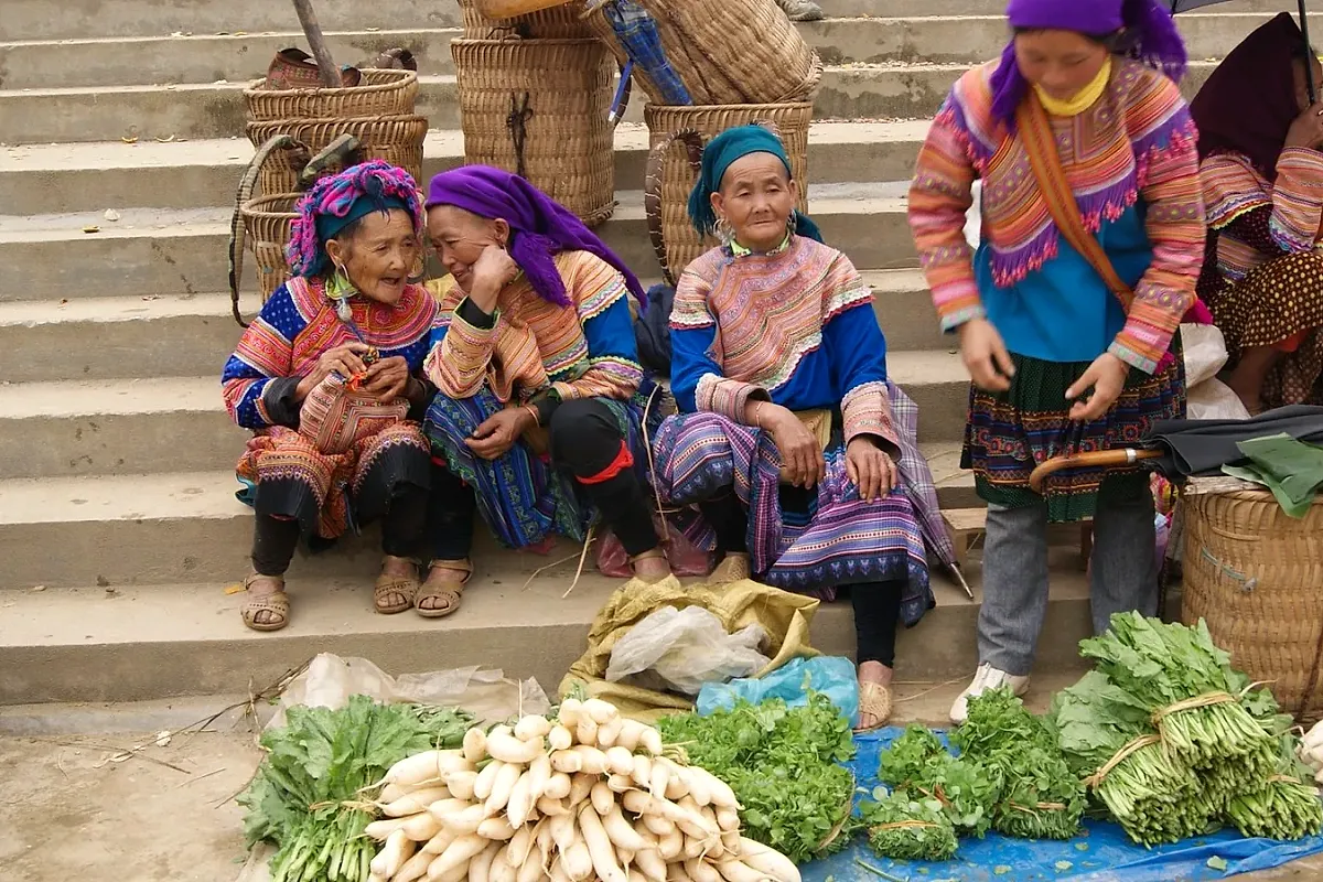 The Cauldron at the Top of the Market: Thắng Cố and Corn Wine at Bắc Hà
